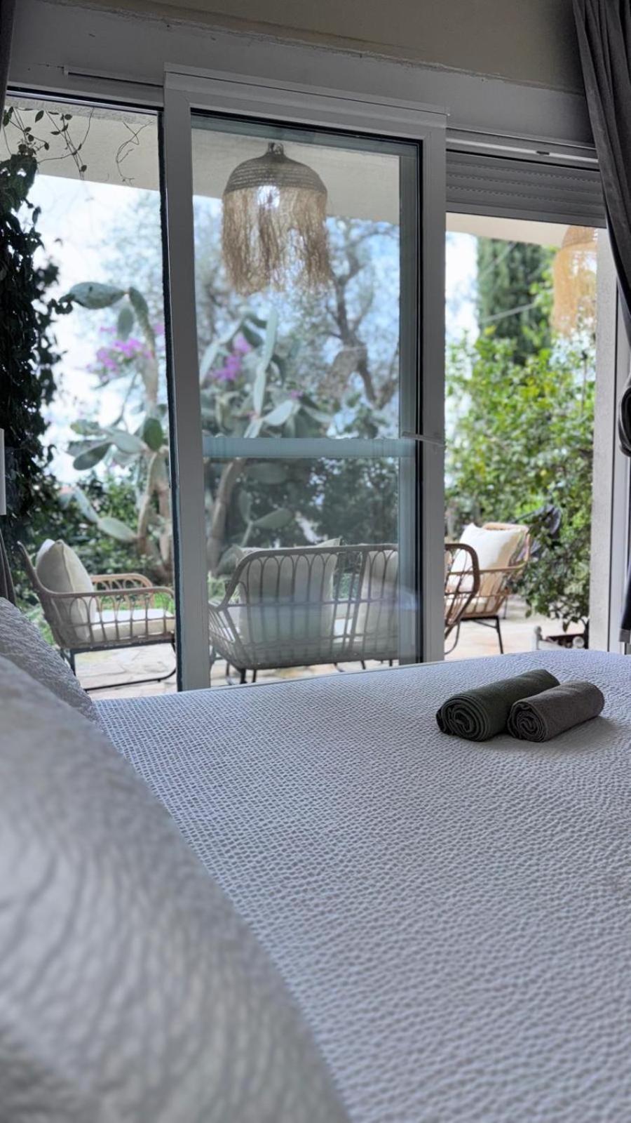 Newly Renovated Apartment Olive Dhermi Exterior photo